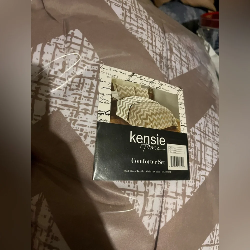 NWT Kensie Home Taupe and White Comforter Full/Queen 3-piece Chevron Ultra Soft